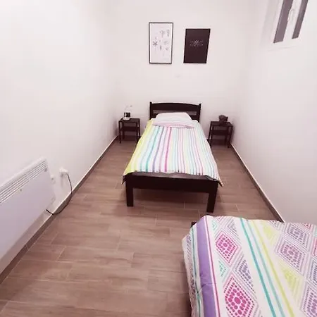 Highway Cheap Apartment! * Klis