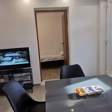 Appartamento Highway Cheap Apartment!